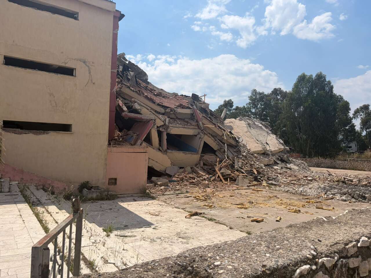 Yatağan Gazi Anadolu Lisesi’nde Yıkım Süreci Başladı 3